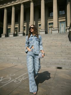 Luana Barrón feet photo thumbnail