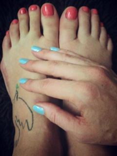 Luana Piovani feet photo thumbnail