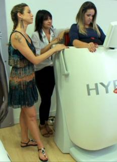 Luana Piovani feet photo thumbnail