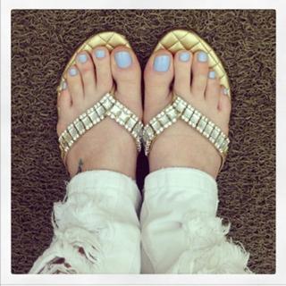 Luana Piovani feet photo thumbnail