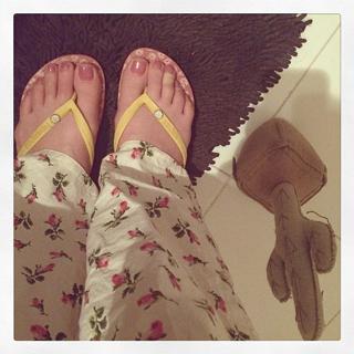 Luana Piovani feet photo thumbnail