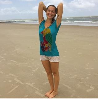 Luana Piovani feet photo thumbnail