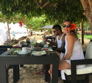 Luana Piovani feet photo thumbnail