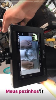 Luana Piovani feet photo thumbnail