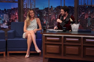 Luana Piovani feet photo thumbnail