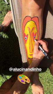 Luana Piovani feet photo thumbnail