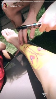 Luana Piovani feet photo thumbnail