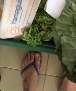 Luana Piovani feet photo thumbnail