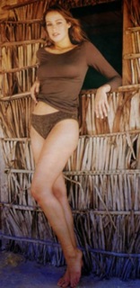 Luana Piovani feet photo thumbnail