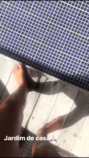 Luana Piovani feet photo thumbnail