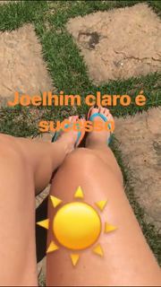 Luana Piovani feet photo thumbnail