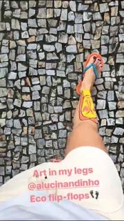 Luana Piovani feet photo thumbnail