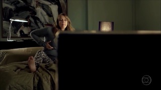 Luana Piovani feet photo thumbnail