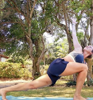 Luana Piovani feet photo thumbnail