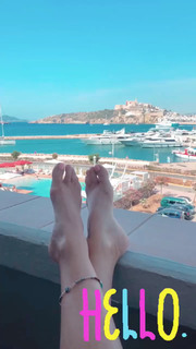 Luana Piovani feet photo thumbnail