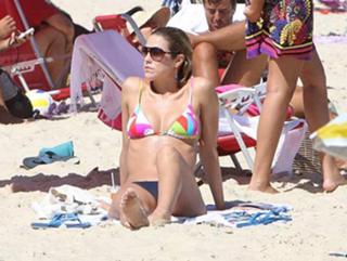 Luana Piovani feet photo thumbnail