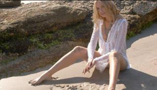 Luana Piovani feet photo thumbnail