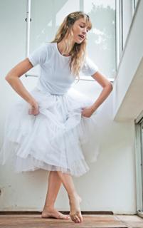 Luana Piovani feet photo thumbnail