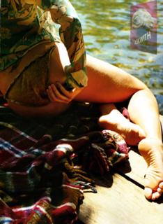 Luana Piovani feet photo thumbnail