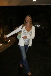 Luana Piovani feet photo thumbnail