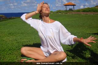 Luana Piovani feet photo thumbnail