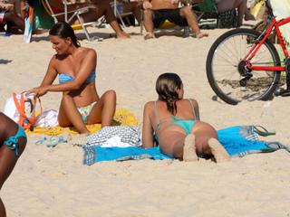 Luana Piovani feet photo thumbnail