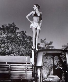 Luana Piovani feet photo thumbnail