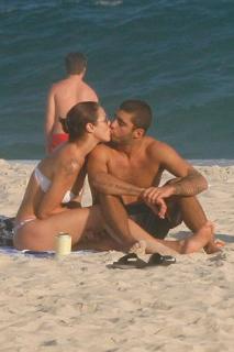 Luana Piovani feet photo thumbnail