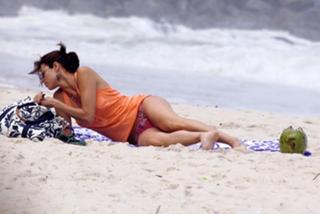 Luana Piovani feet photo thumbnail