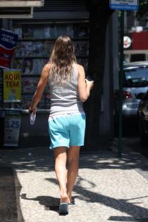 Luana Piovani feet photo thumbnail