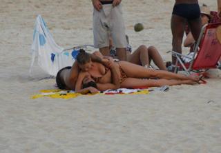 Luana Piovani feet photo thumbnail