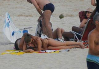 Luana Piovani feet photo thumbnail