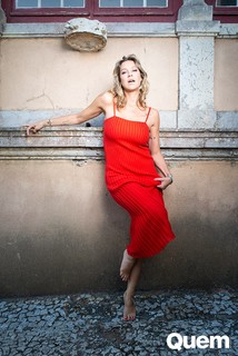 Luana Piovani feet photo thumbnail