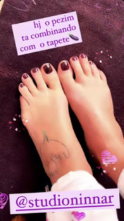 Luana Piovani feet photo thumbnail