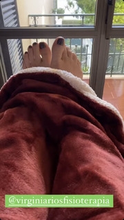 Luana Piovani feet photo thumbnail