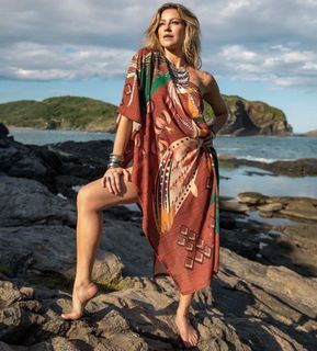 Luana Piovani feet photo thumbnail