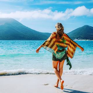 Luana Piovani feet photo thumbnail