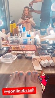 Luana Piovani feet photo thumbnail