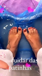 Luana Piovani feet photo thumbnail