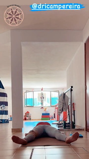 Luana Piovani feet photo thumbnail