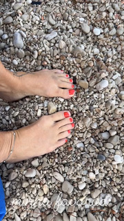 Luana Piovani feet photo thumbnail