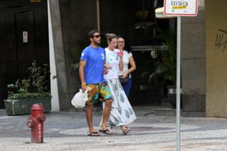 Luana Piovani feet photo thumbnail