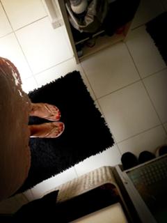 Luana Piovani feet photo thumbnail