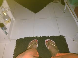 Luana Piovani feet photo thumbnail