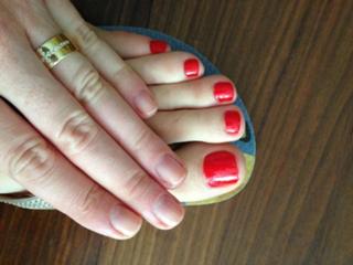 Luana Piovani feet photo thumbnail