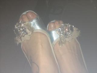 Luana Piovani feet photo thumbnail