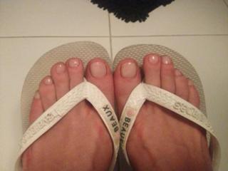 Luana Piovani feet photo thumbnail