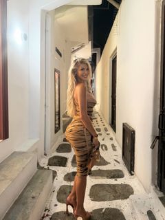 Luana Vjollca feet photo 8