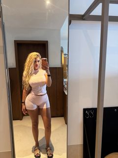 Luana Vjollca feet photo 1
