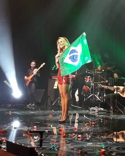 Lucero feet photo thumbnail